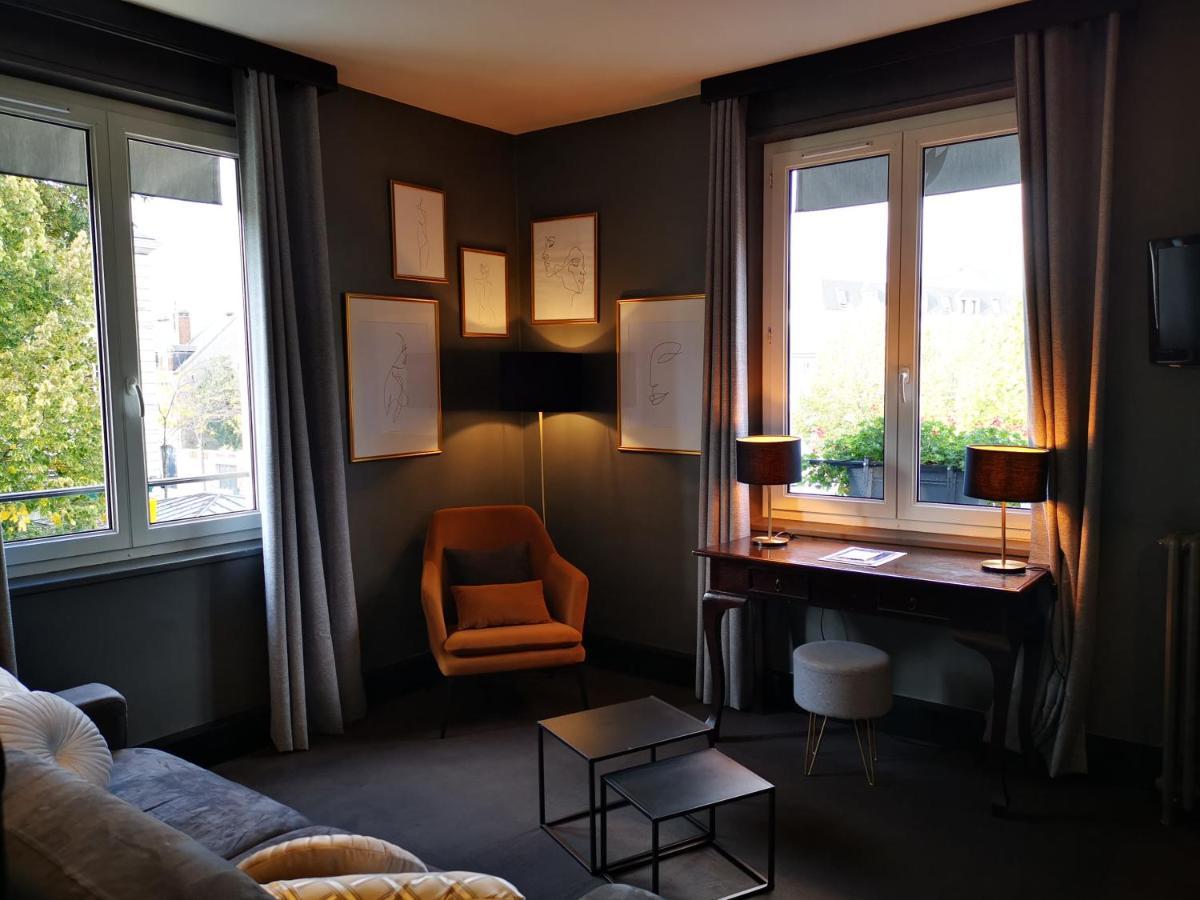 Hotel Le Boeuf Couronne Chartres - Logis Hotels Eksteriør billede