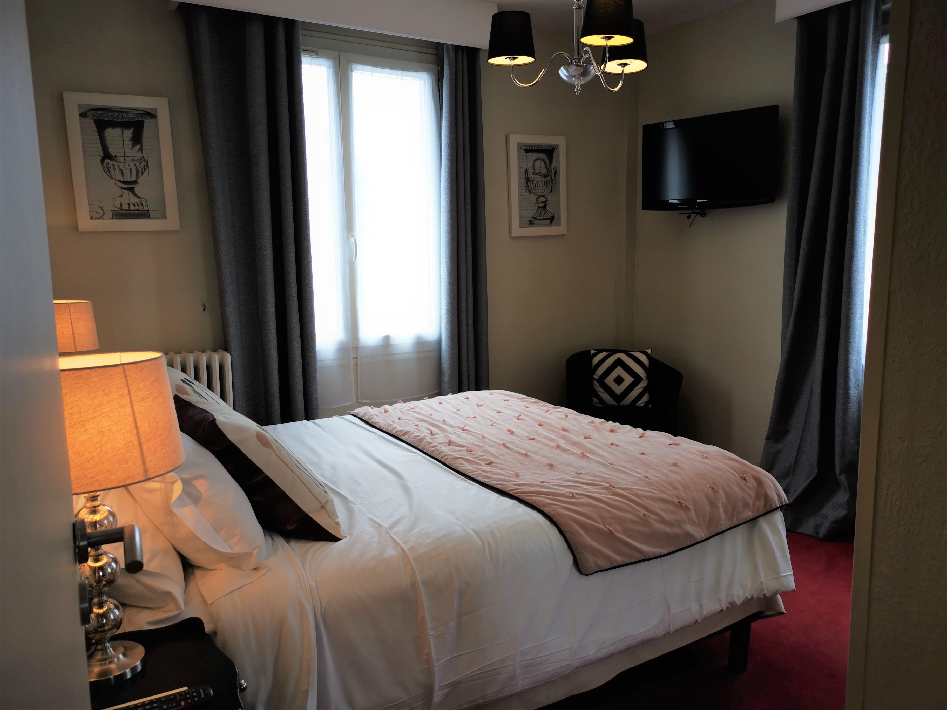 Hotel Le Boeuf Couronne Chartres - Logis Hotels Eksteriør billede